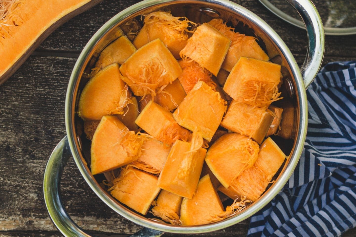 Can Cockatiels Eat Pumpkin? Pumpkin Seeds?